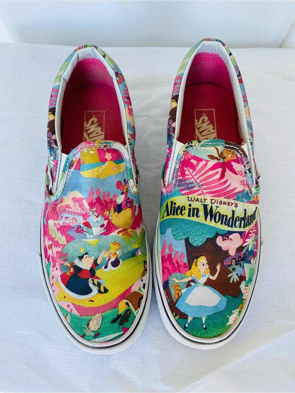 Alice in wonderland Disneyland womens vans 9 slip on shoes